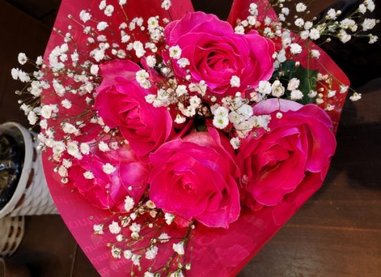 花国でも本日ご来店のお客様に素敵なバラをプレゼントします　大切なあの人へ　フラワーバレンタイン！