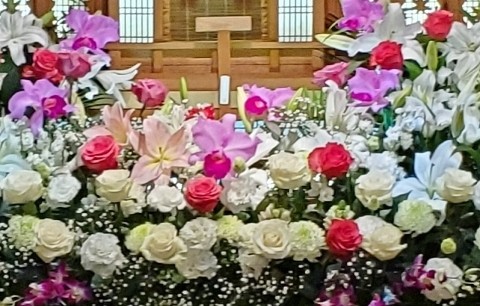 家族葬　お花いっぱいのフラワー祭壇で